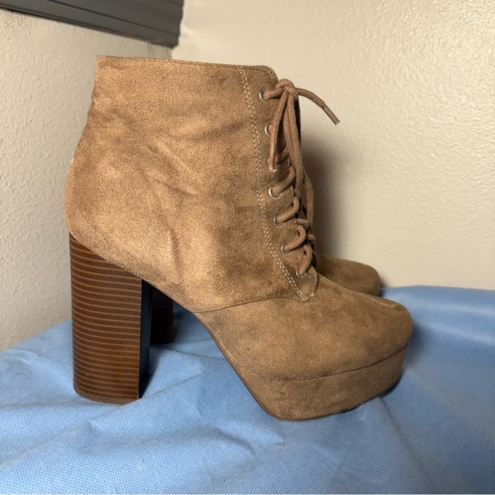 Shiekh Tan Lace Up Platform Boots size 8.5